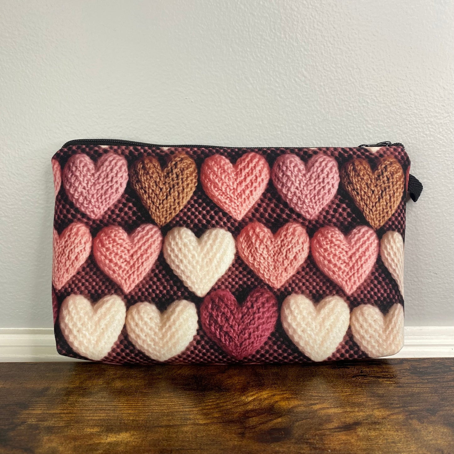 Pouch - Knit Hearts On Maroon